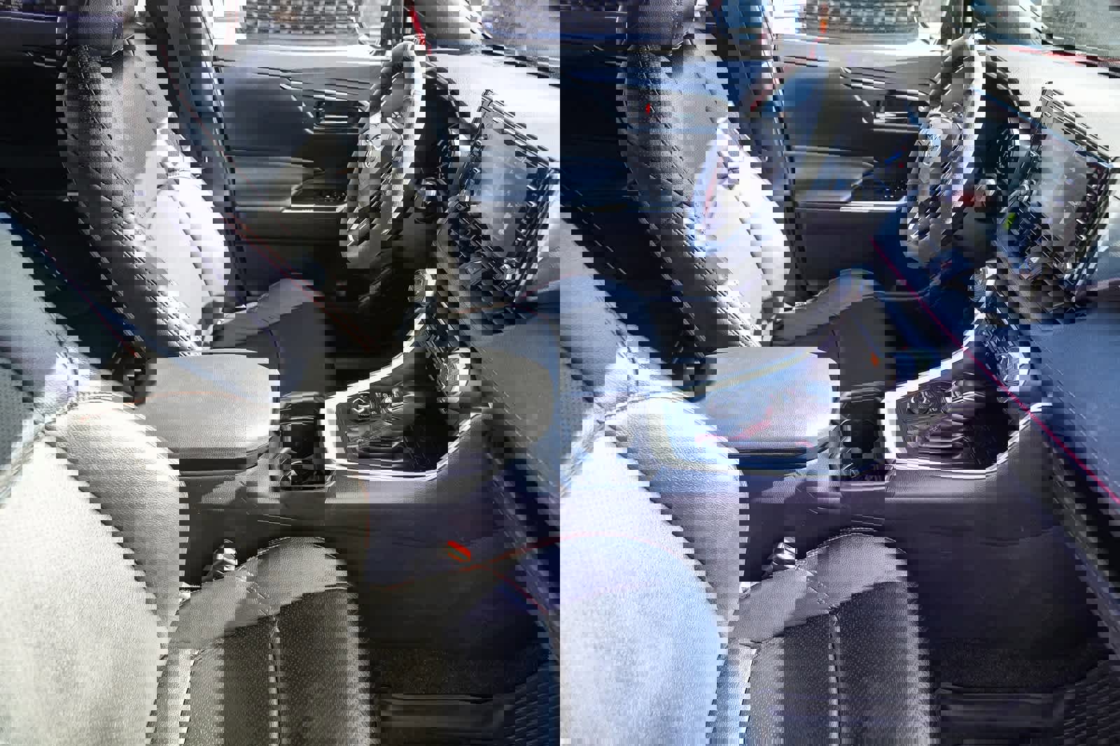 Used 2021 Toyota RAV4 SE w/ Weather & Moonroof Package image 15