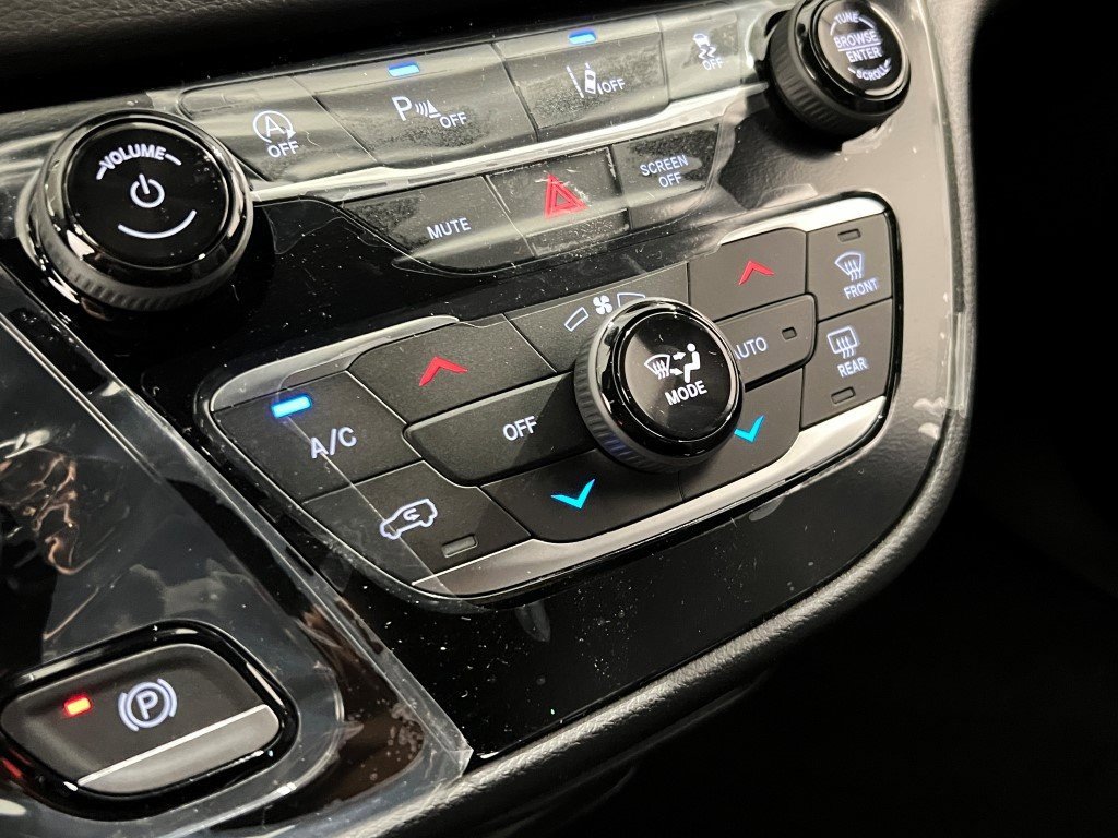 New 2026 Chrysler Voyager LX image 19