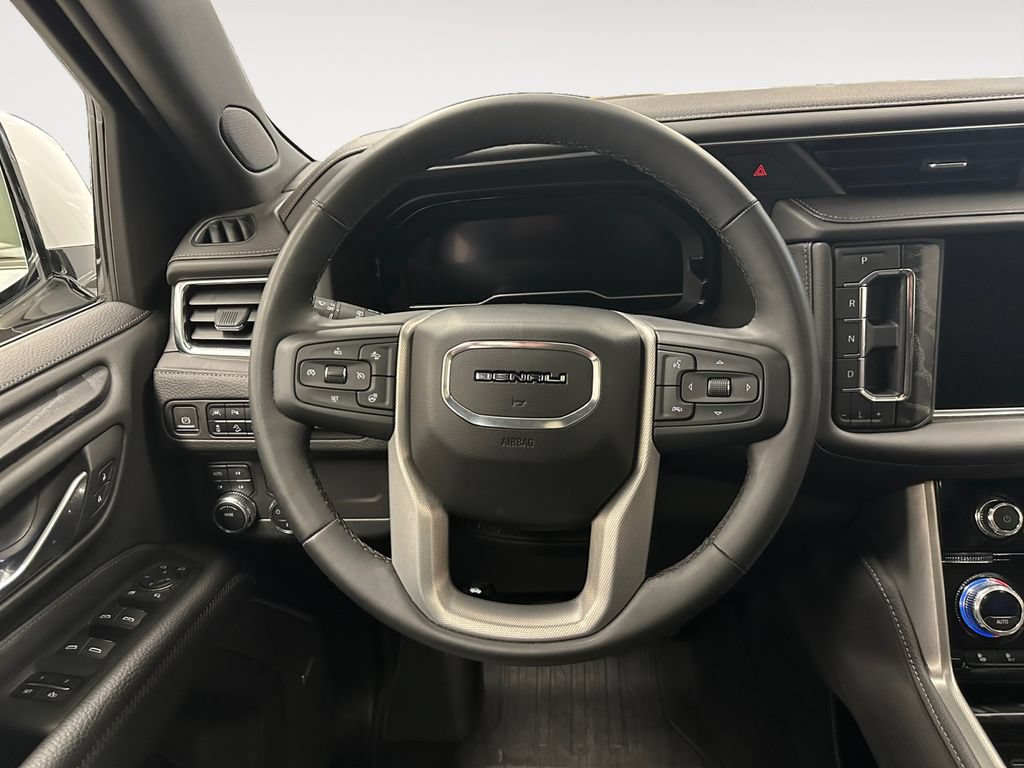 Used 2023 GMC Yukon Denali AWD/4WD image 12