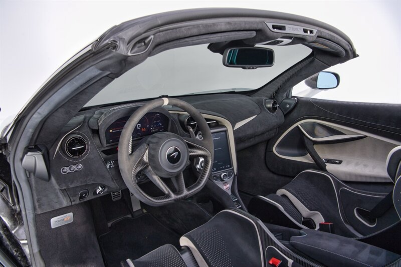Used 2022 McLaren 765LT RWD image 23