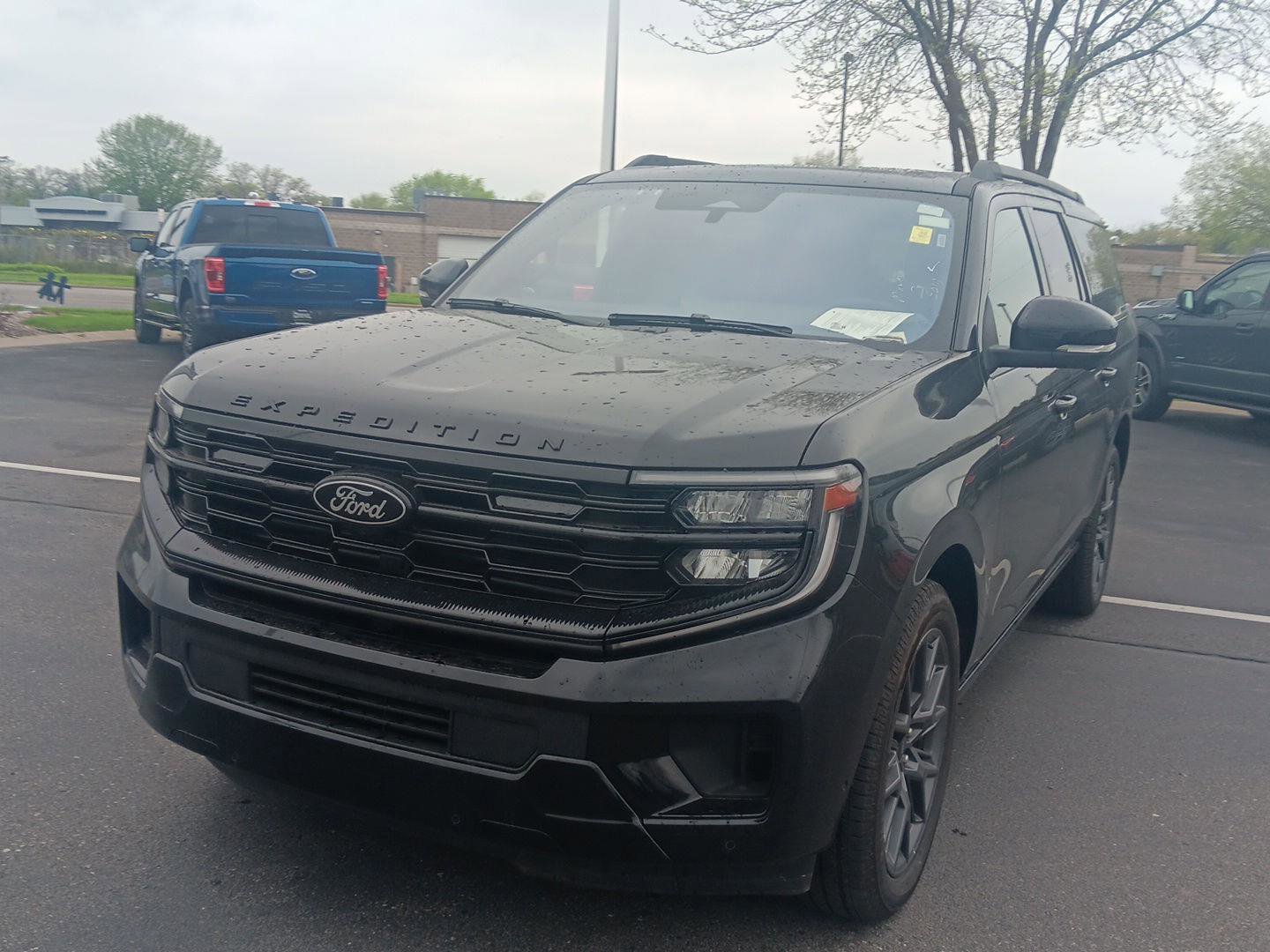 Used 2025 Ford Expedition Max Platinum w/ Stealth Performance Package AWD/4WD image 12