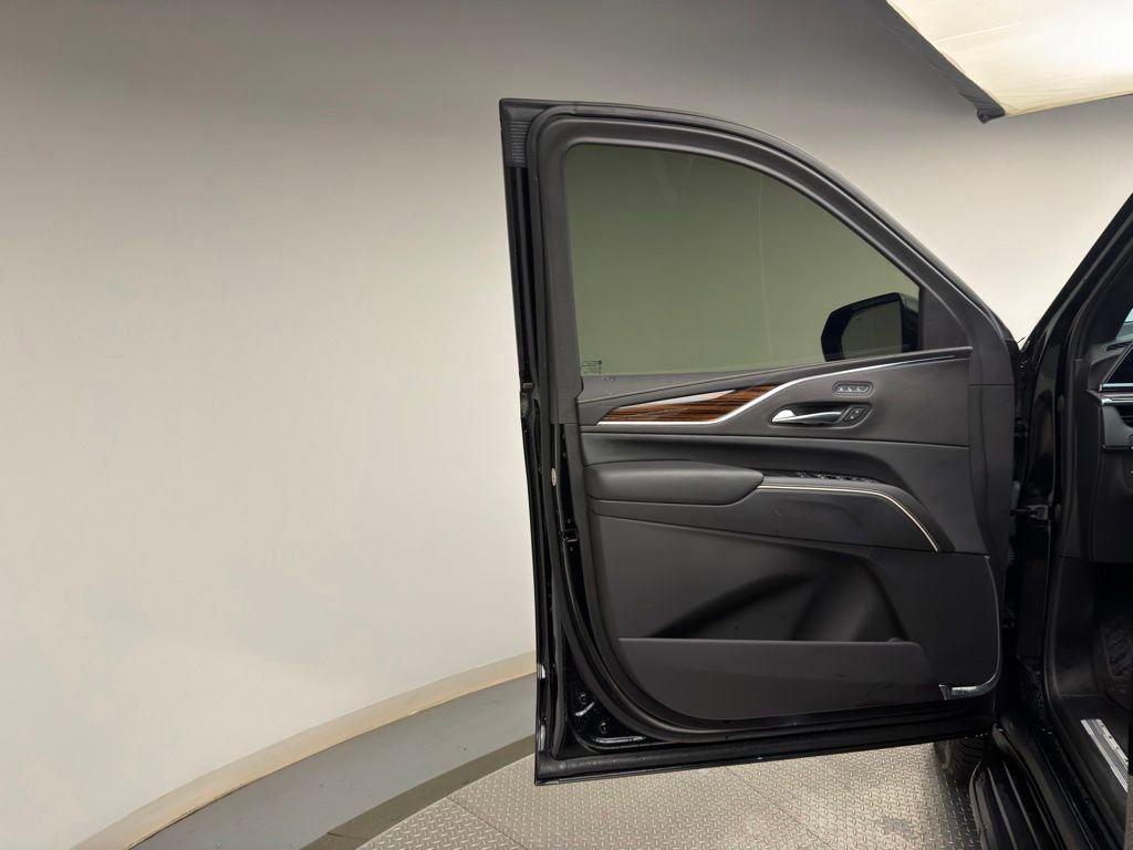 Used 2023 Cadillac Escalade ESV Premium Luxury image 10
