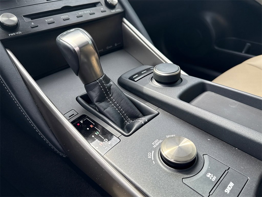 Used 2017 Lexus IS 200t image 29