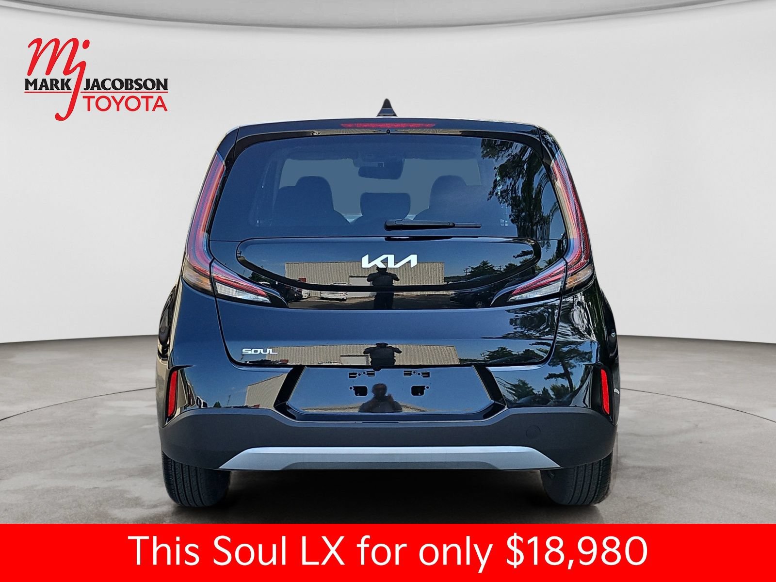 Used 2025 Kia Soul LX FWD image 11