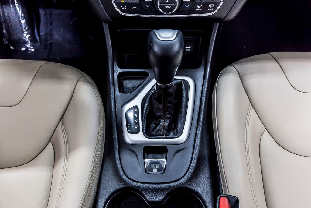 Used 2017 Jeep Cherokee Limited image 25