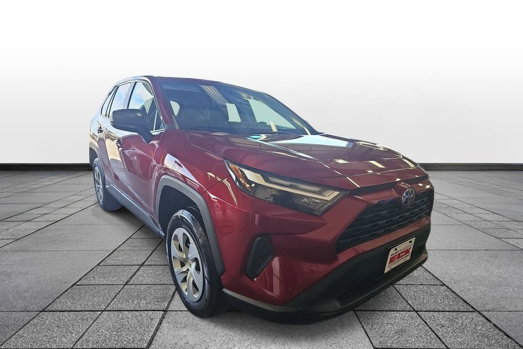 Used 2024 Toyota RAV4 LE AWD/4WD image 3