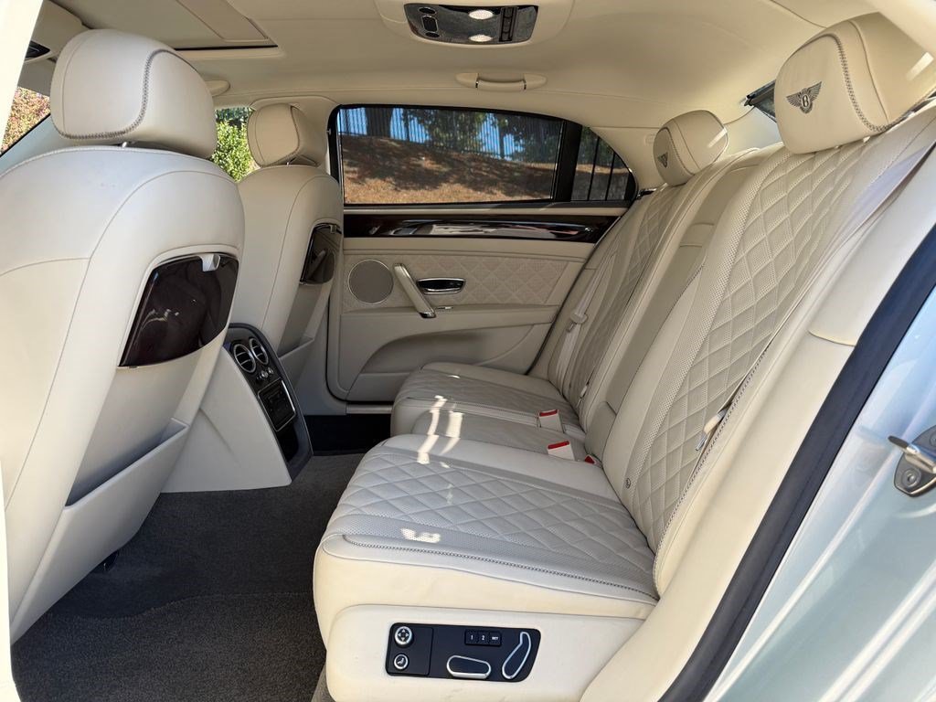 Certified 2018 Bentley Flying Spur V8 AWD/4WD image 32