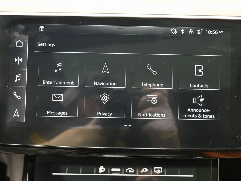 Used 2022 Audi e-tron Premium Plus w/ Premium Plus Package image 27