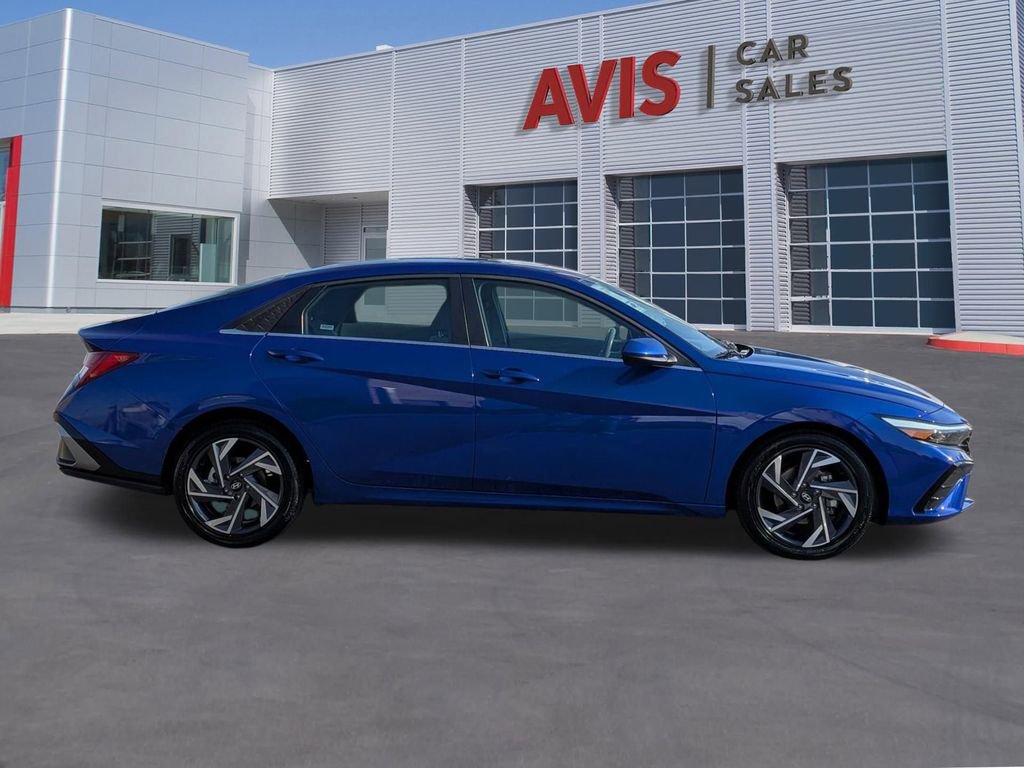 Used 2025 Hyundai Elantra SEL image 5