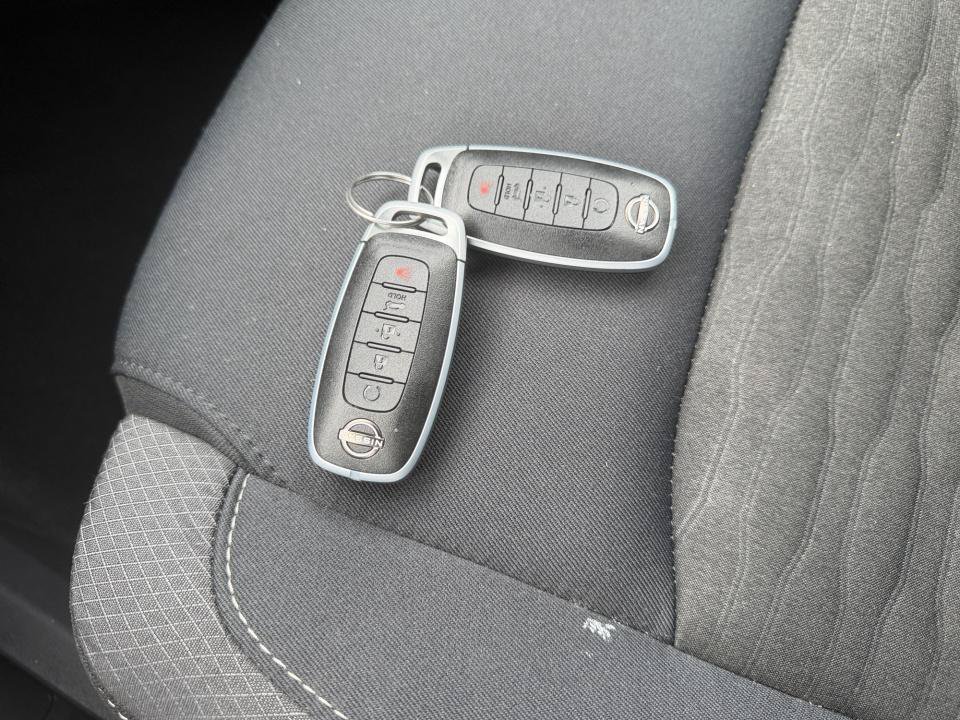 Certified 2025 Nissan Pathfinder SV FWD image 34