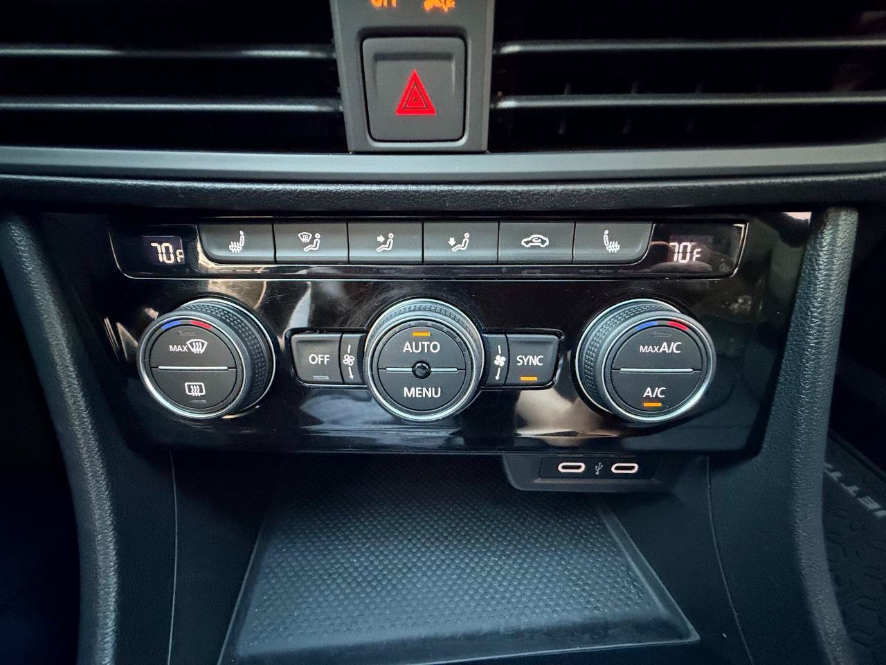 Used 2022 Volkswagen Jetta SE w/ Panoramic Sunroof Package FWD image 23
