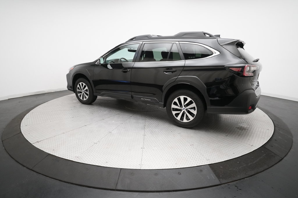 Used 2024 Subaru Outback Premium AWD/4WD image 32