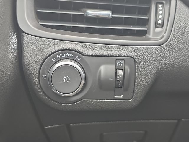 Used 2020 Buick Envision Essence AWD/4WD image 18