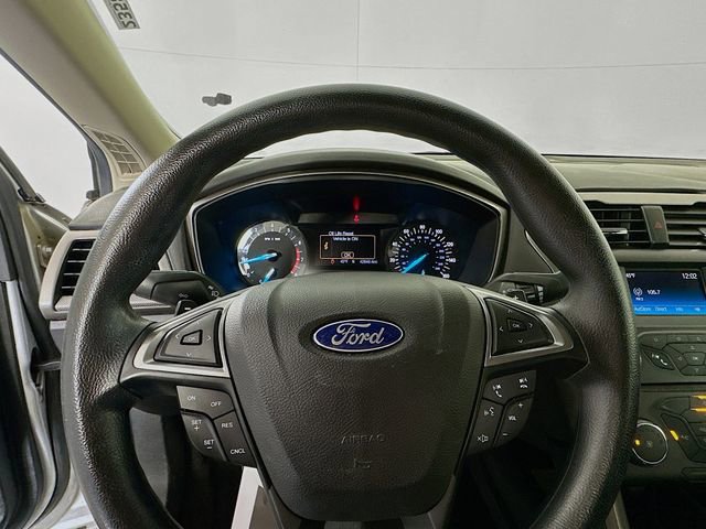 Used 2017 Ford Fusion SE image 11