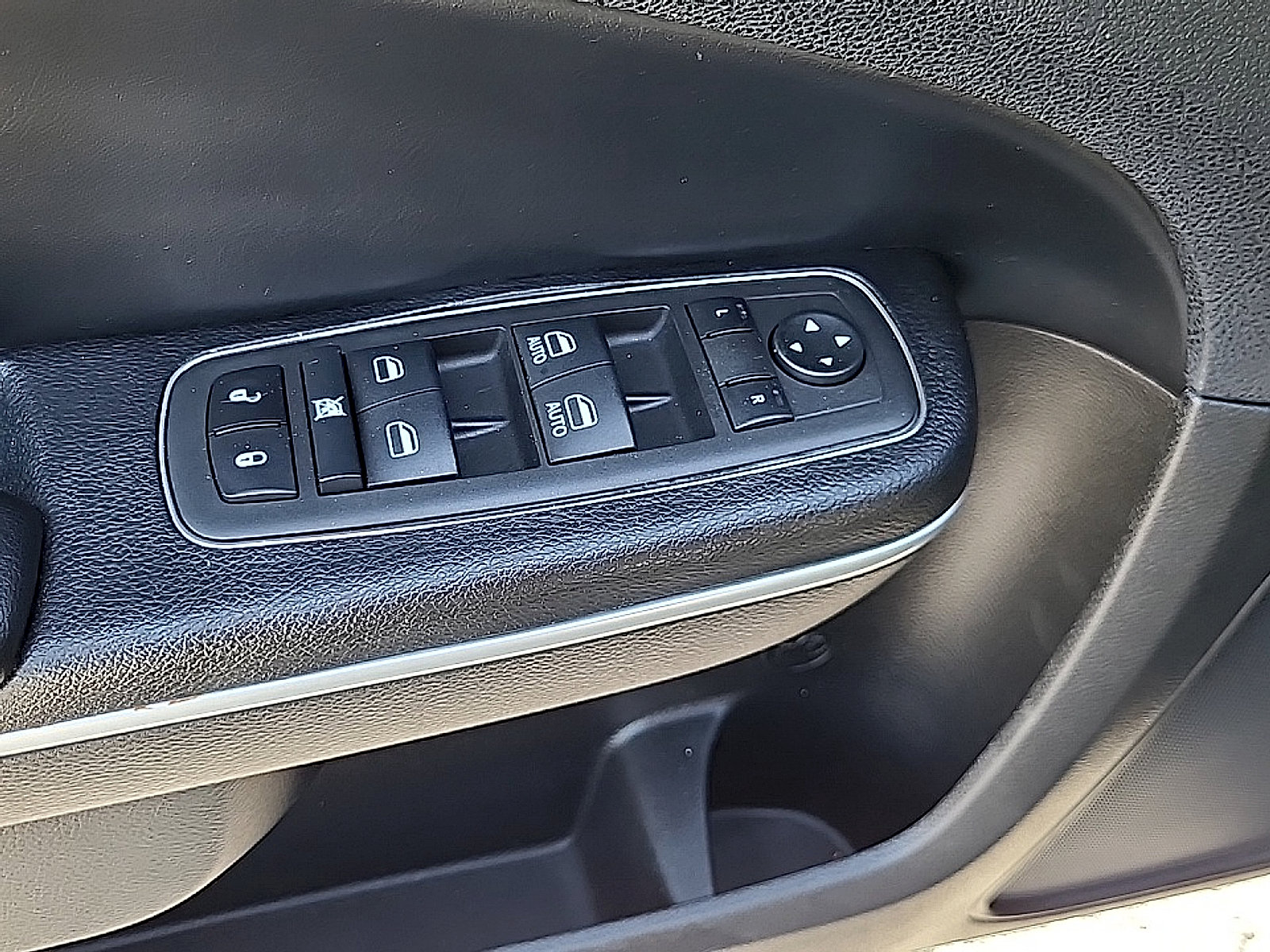 Used 2022 Chrysler 300 S AWD/4WD image 13