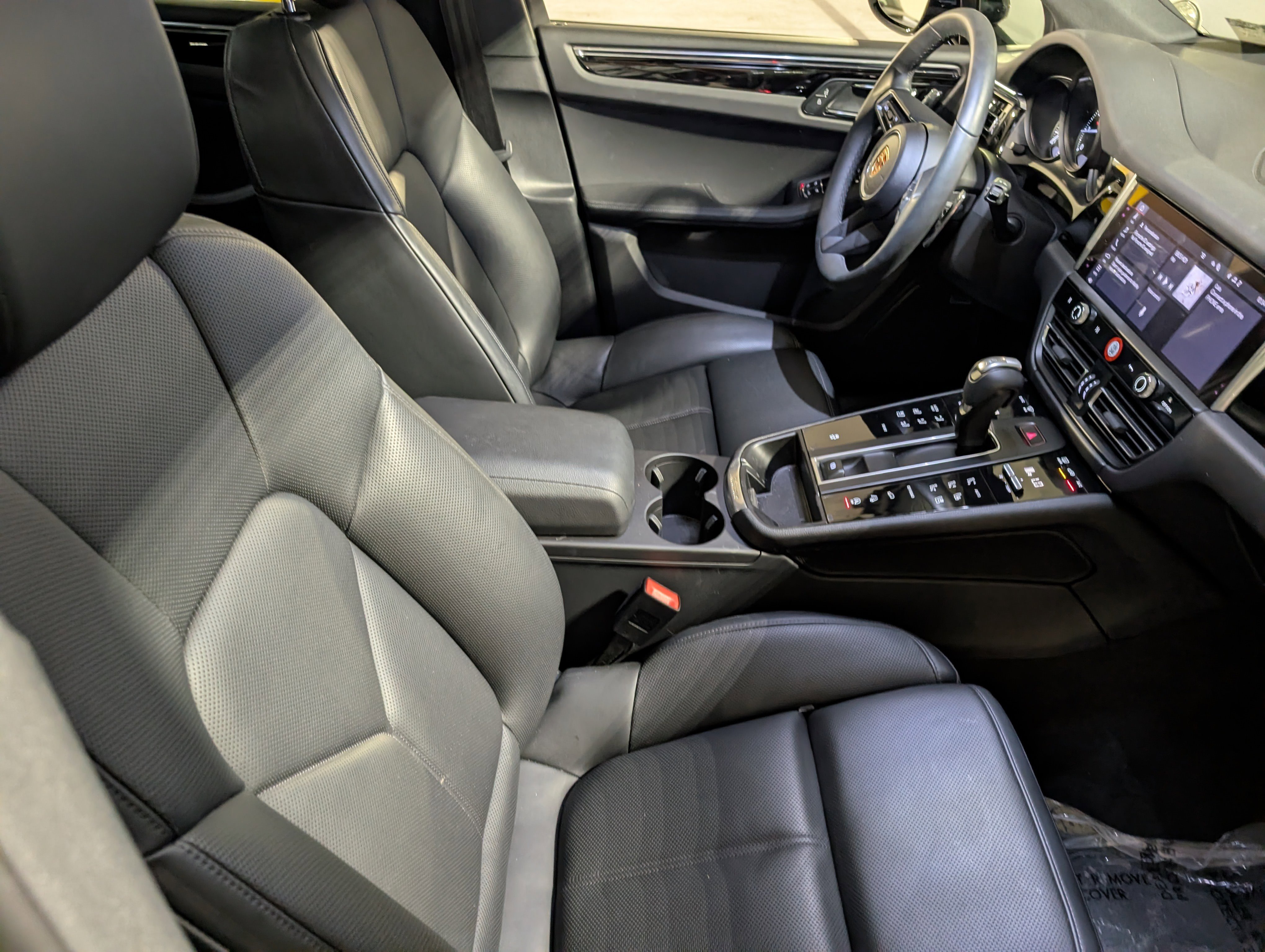 Certified 2025 Porsche Macan image 23