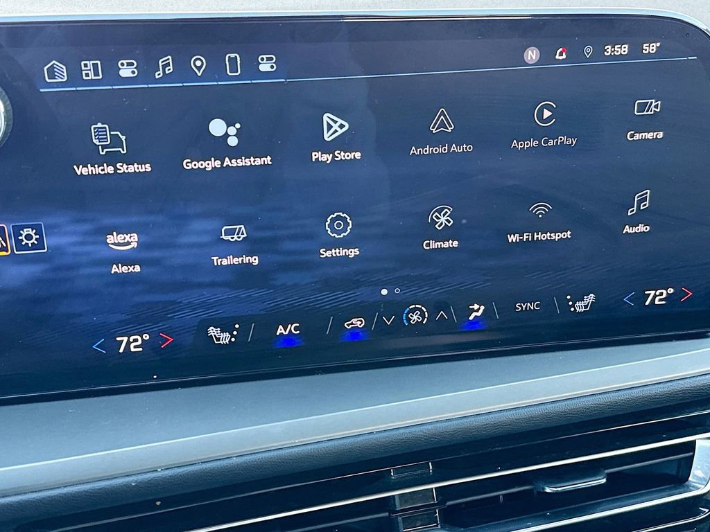 Used 2025 Chevrolet Traverse LT w/ Sun and Wheel Package image 14