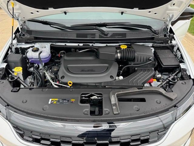 New 2027 Chrysler Pacifica Select FWD image 41