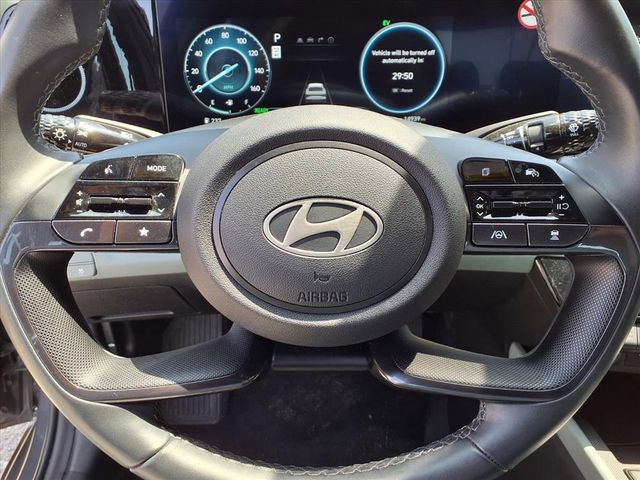 Used 2025 Hyundai Elantra Limited image 9