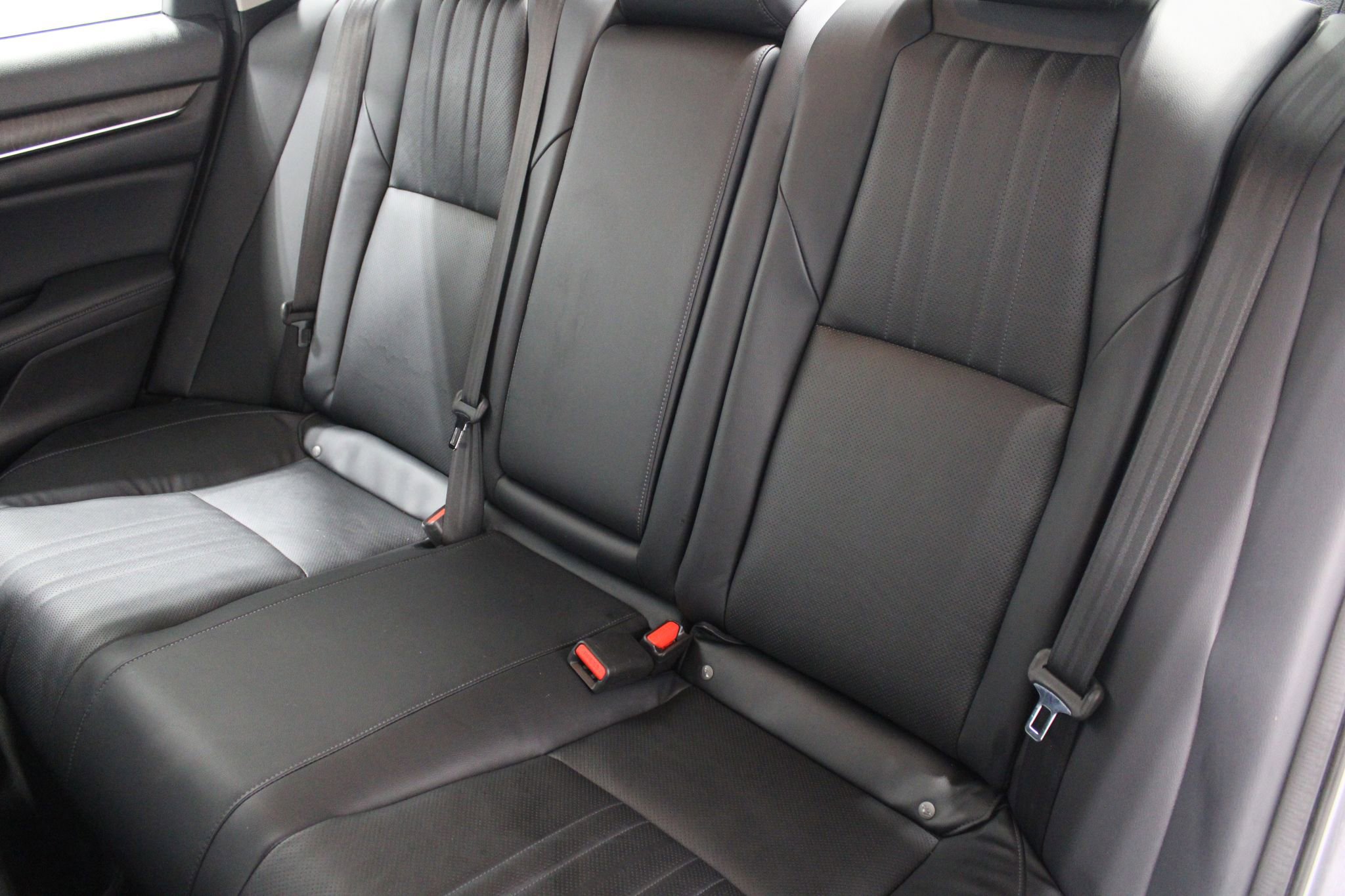 Used 2018 Honda Accord Touring image 18