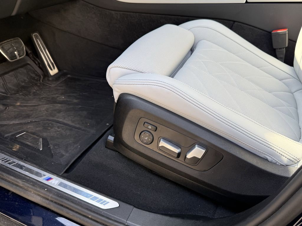 Used 2025 BMW X5 sDrive40i w/ M Sport Package image 14