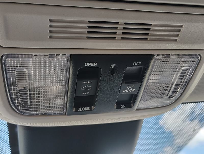 Used 2025 Honda Odyssey Elite image 45