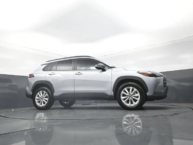 Used 2026 Toyota Corolla Cross LE FWD image 32