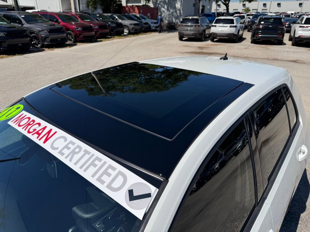 Used 2017 Volkswagen Golf S image 11