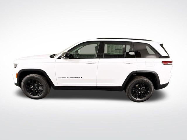 New 2025 Jeep Grand Cherokee Laredo image 4
