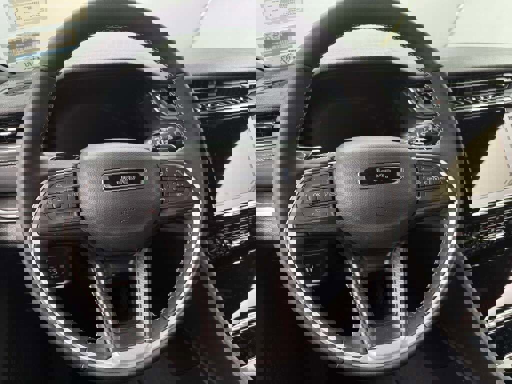 New 2025 Jeep Grand Cherokee L Laredo image 25