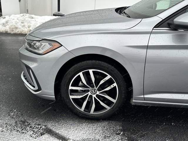 Certified 2025 Volkswagen Jetta SE image 7
