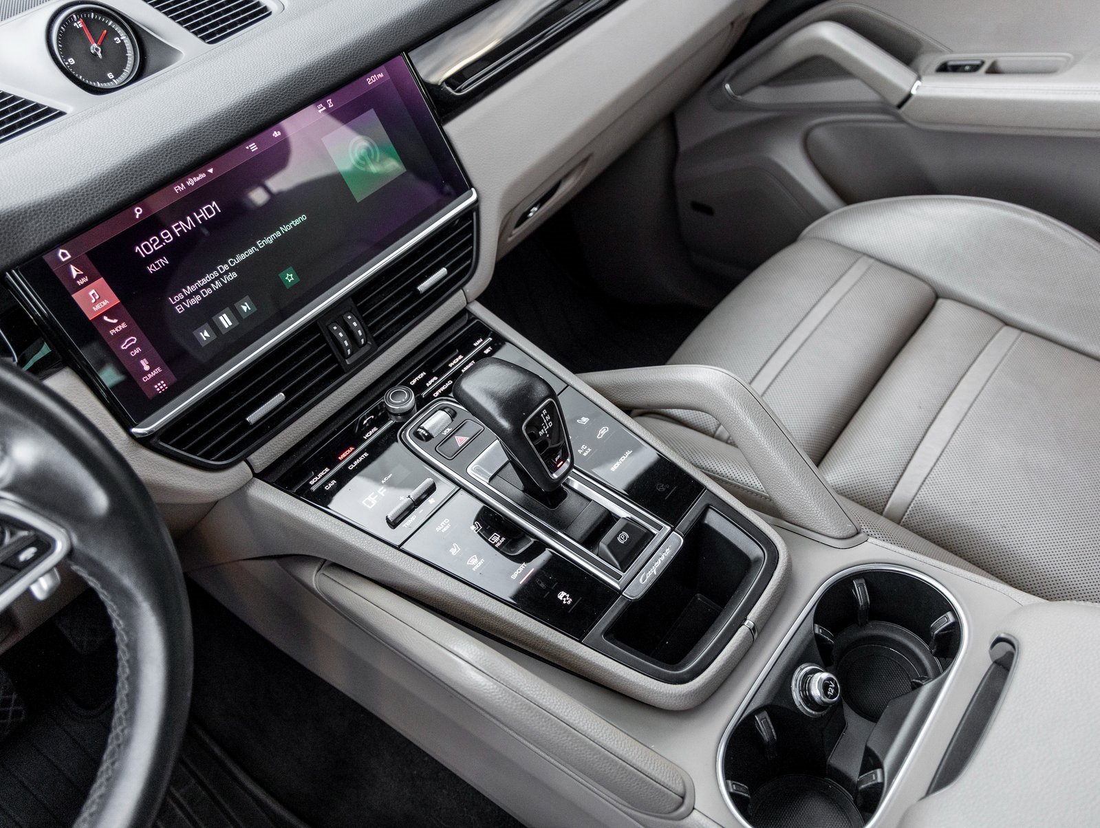 Used 2020 Porsche Cayenne image 33