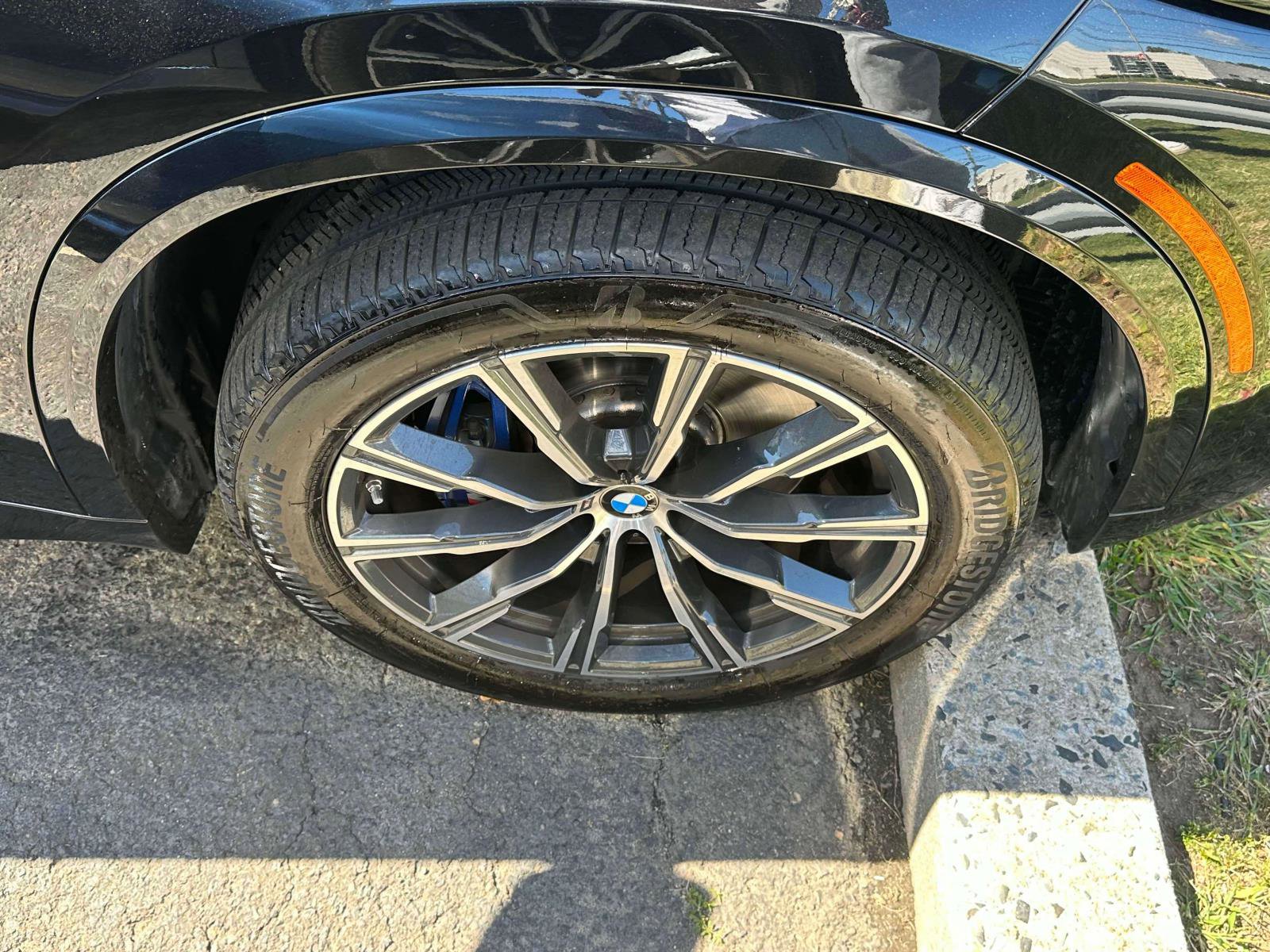 Used 2024 BMW X5 xDrive40i w/ M Sport Package image 6