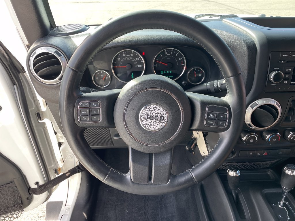 Used 2015 Jeep Wrangler Unlimited Sahara w/ Dual Top Group AWD/4WD image 16