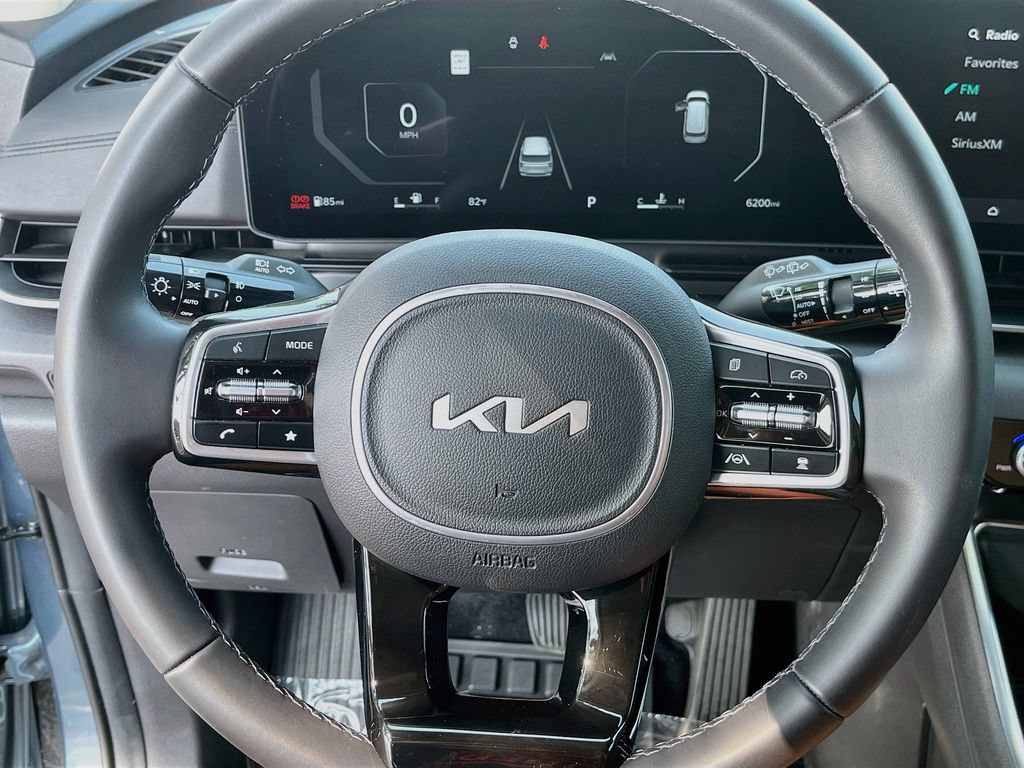 Used 2025 Kia Carnival SX FWD image 11