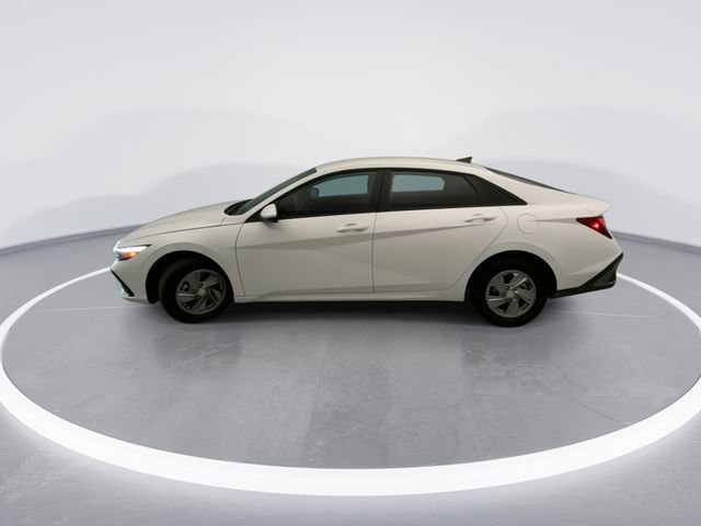 Certified 2026 Hyundai Elantra SE FWD image 3