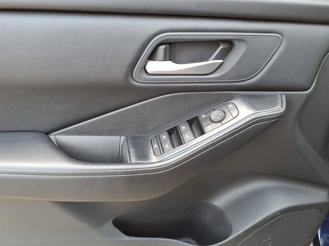 Used 2024 Nissan Rogue SV FWD image 12