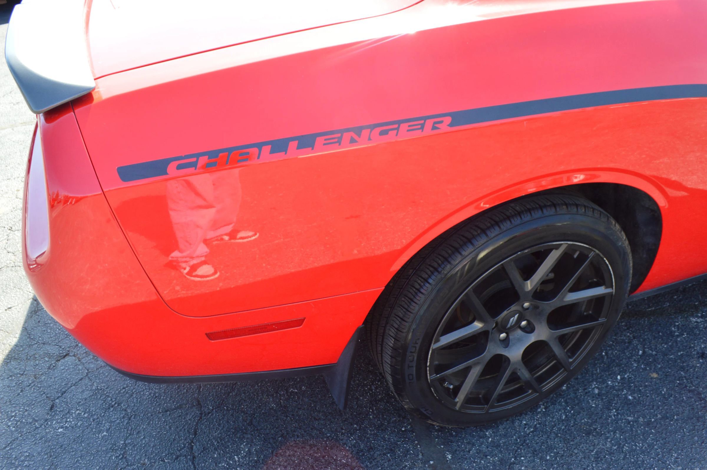Used 2015 Dodge Challenger SXT w/ Driver Convenience Group RWD image 10