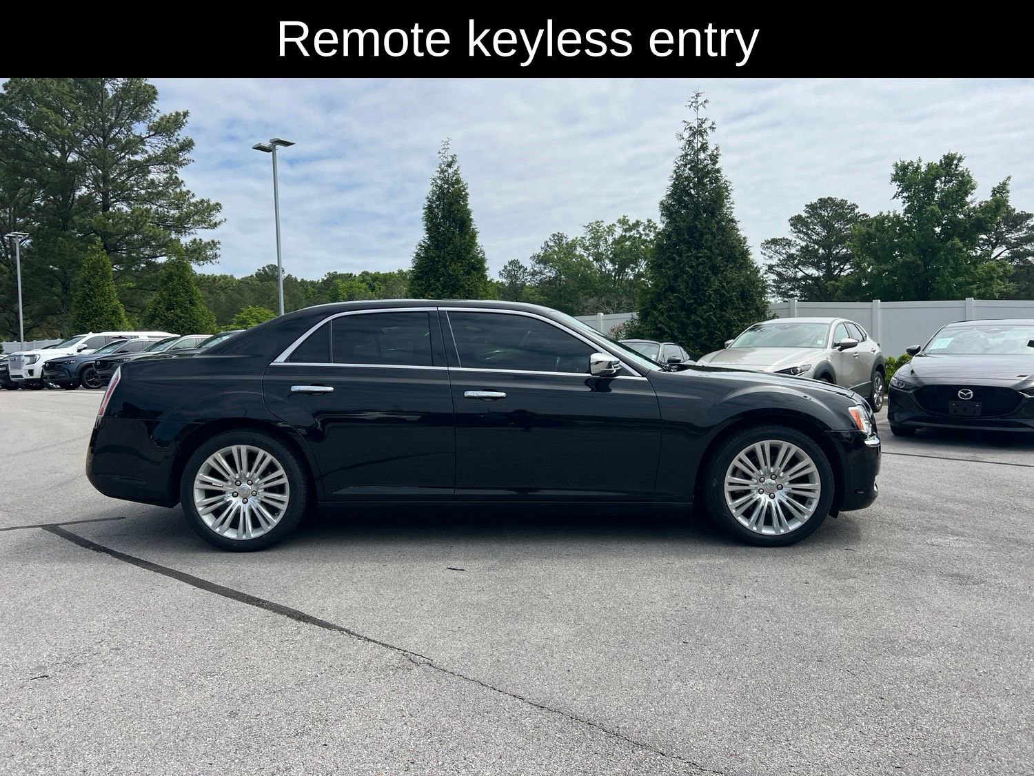 Used 2013 Chrysler 300 C w/ Beats Audio Group RWD image 10