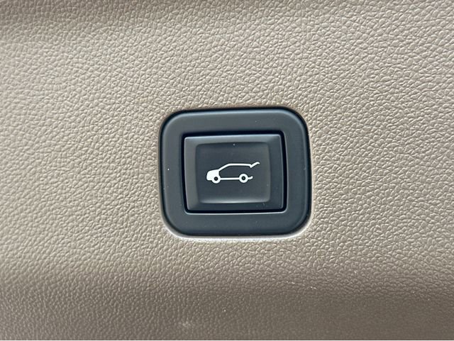 Certified 2021 GMC Yukon XL Denali w/ Denali Premium Package AWD/4WD image 13