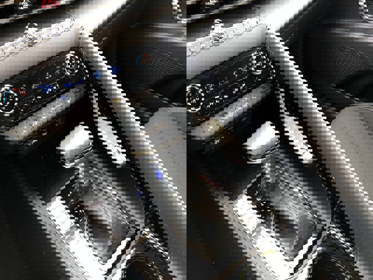 Used 2023 Hyundai Elantra SEL w/ Convenience Package image 17