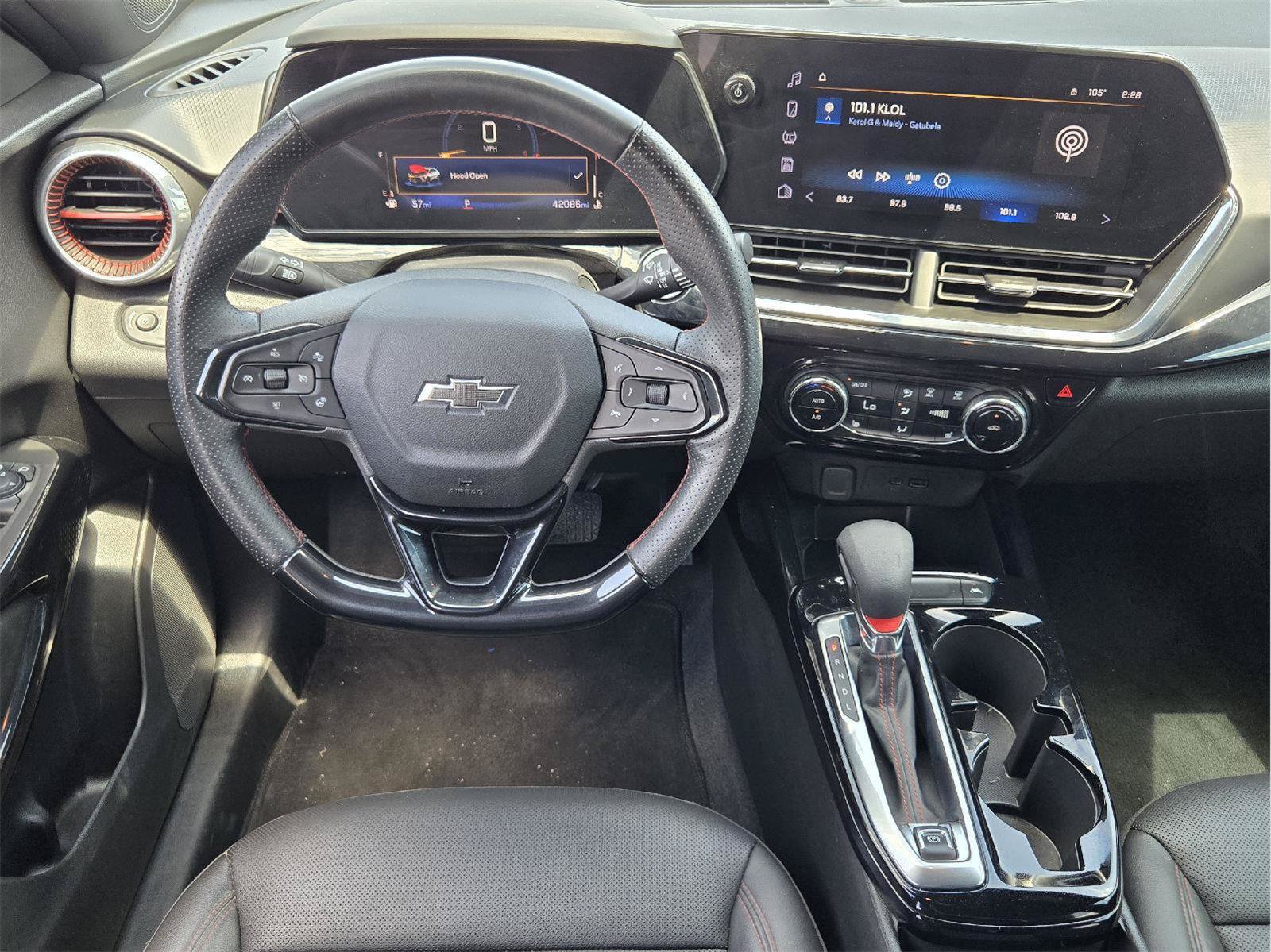Used 2025 Chevrolet Trax RS w/ Driver Confidence Package FWD image 25