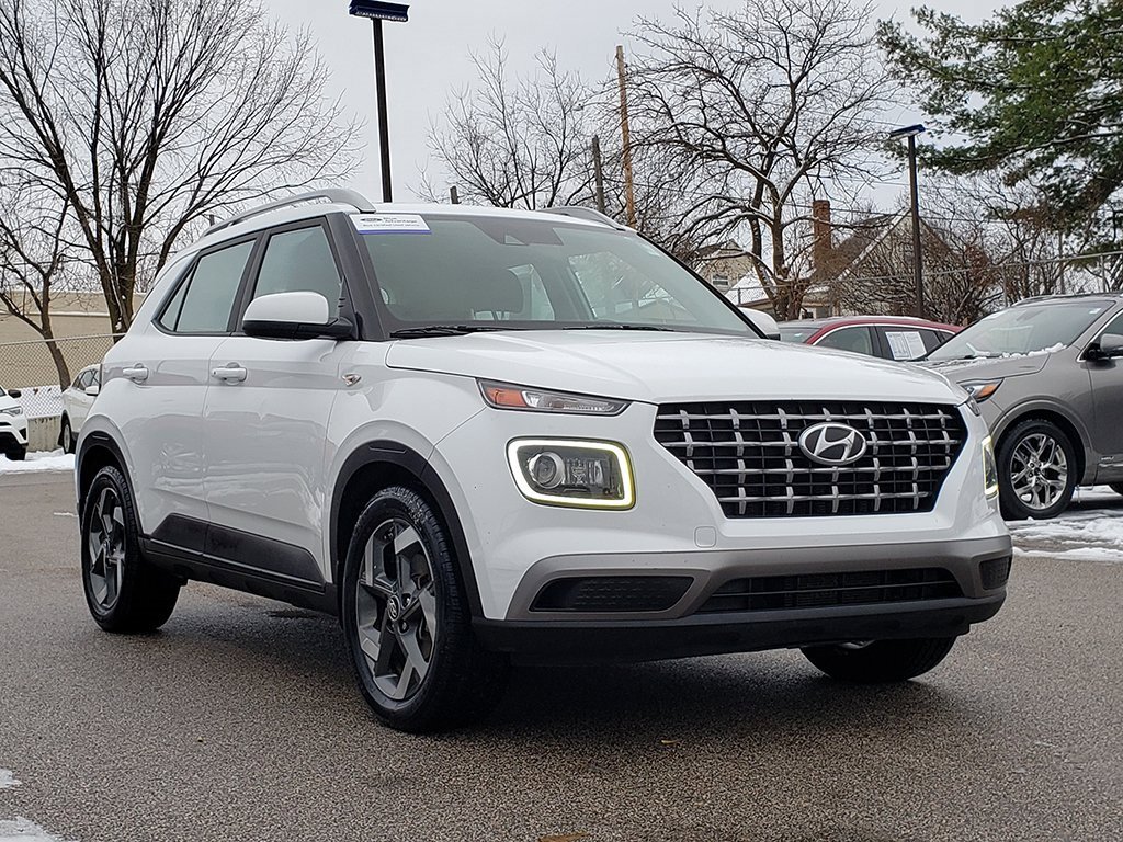 Used 2020 Hyundai Venue SEL w/ Convenience + Premium Package image 3