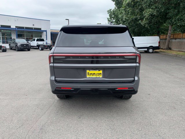 New 2027 Lincoln Navigator Black Label w/ Black Label Special Edition AWD/4WD image 4