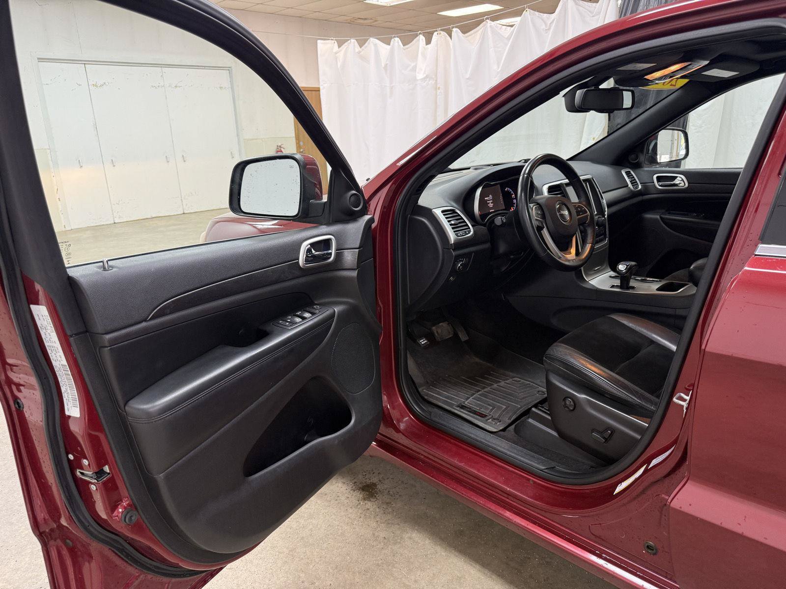 Used 2015 Jeep Grand Cherokee Altitude AWD/4WD image 8