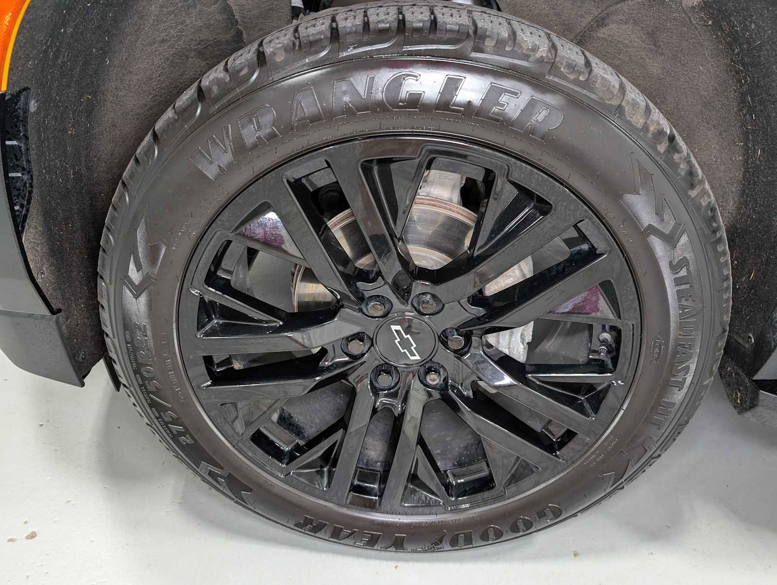 Used 2022 Chevrolet Tahoe RST w/ Sport Performance Package image 3