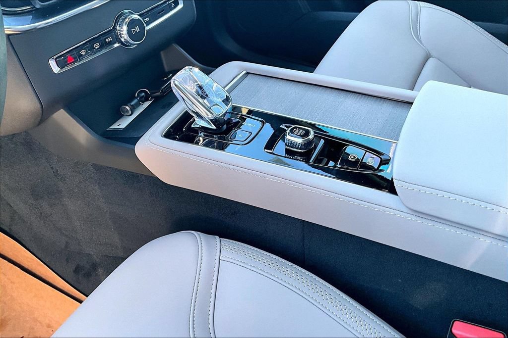 New 2026 Volvo XC90 B6 Core AWD/4WD image 22