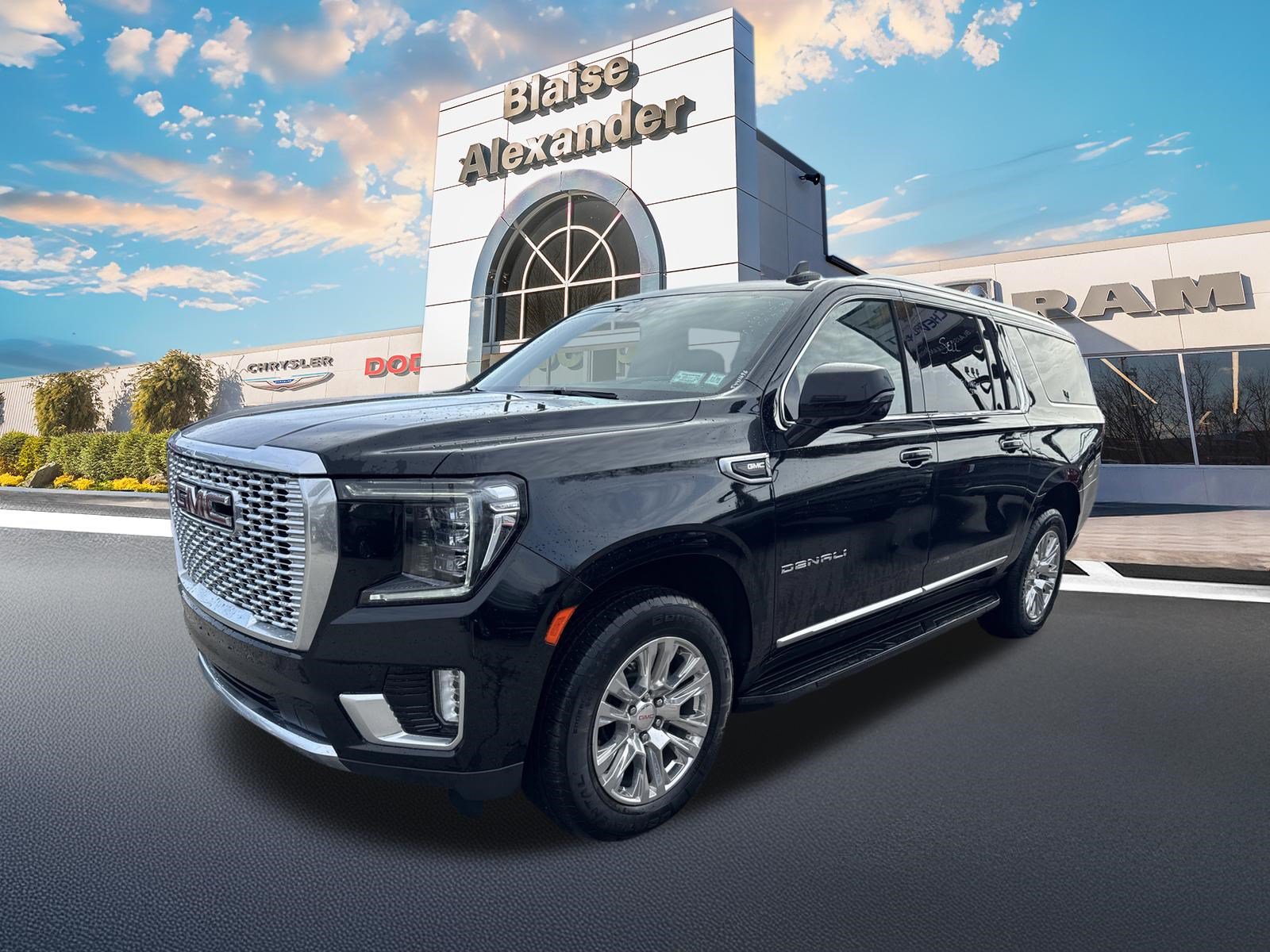 Used 2024 GMC Yukon XL Denali AWD/4WD image 7