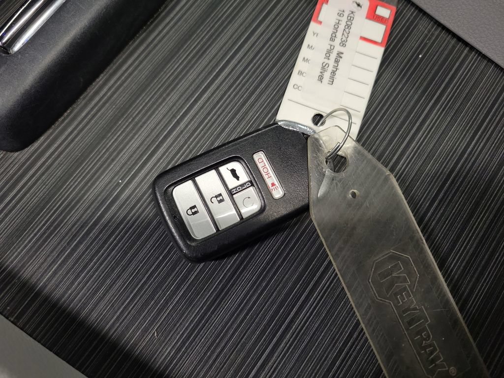Used 2019 Honda Pilot Touring image 19