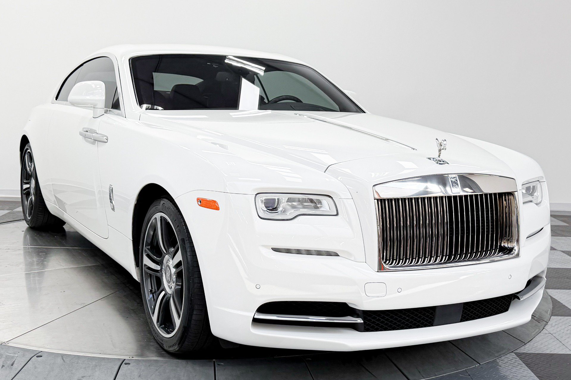 Used 2019 Rolls-Royce Wraith RWD image 3
